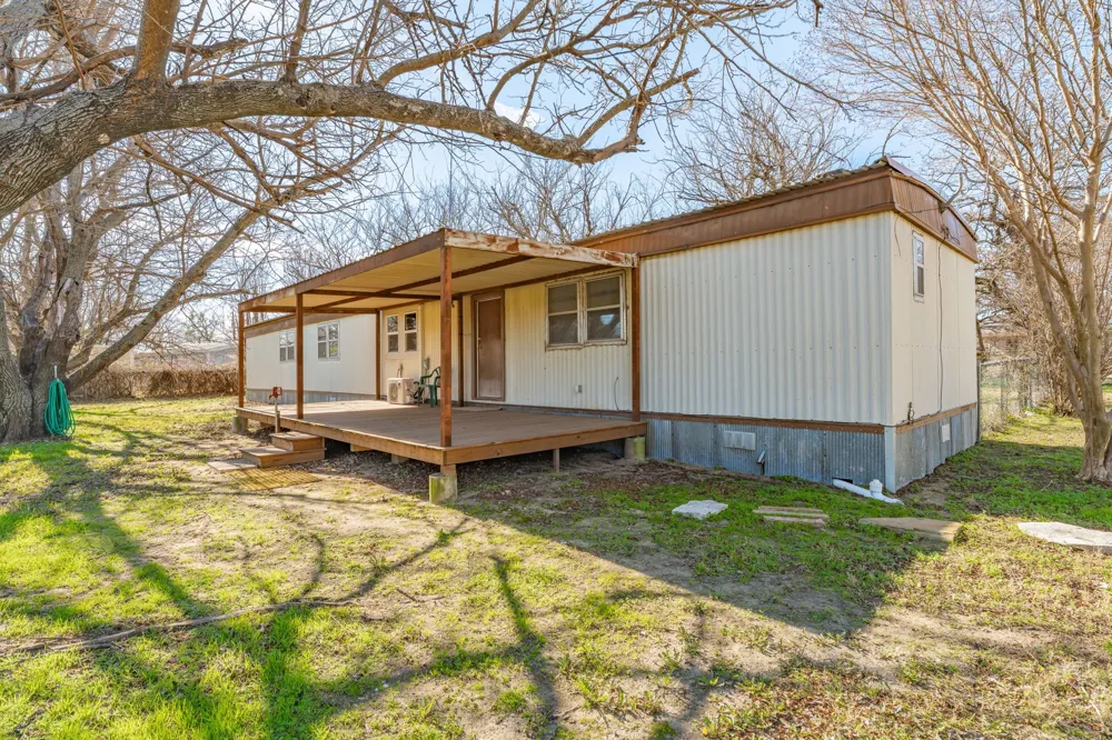 483 Private Road 729 Bluff Dale, TX 76433