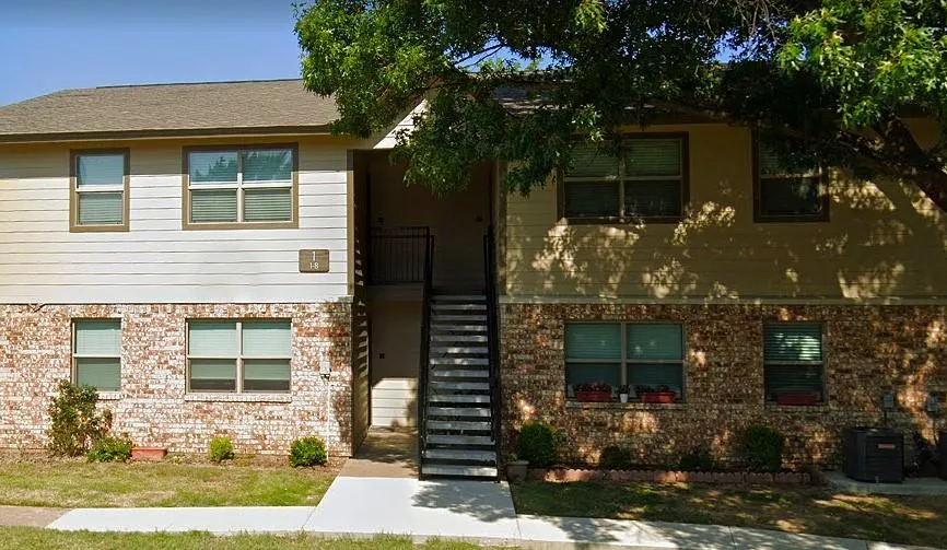401 Shady Shores Rd Lake Dallas, TX 75065