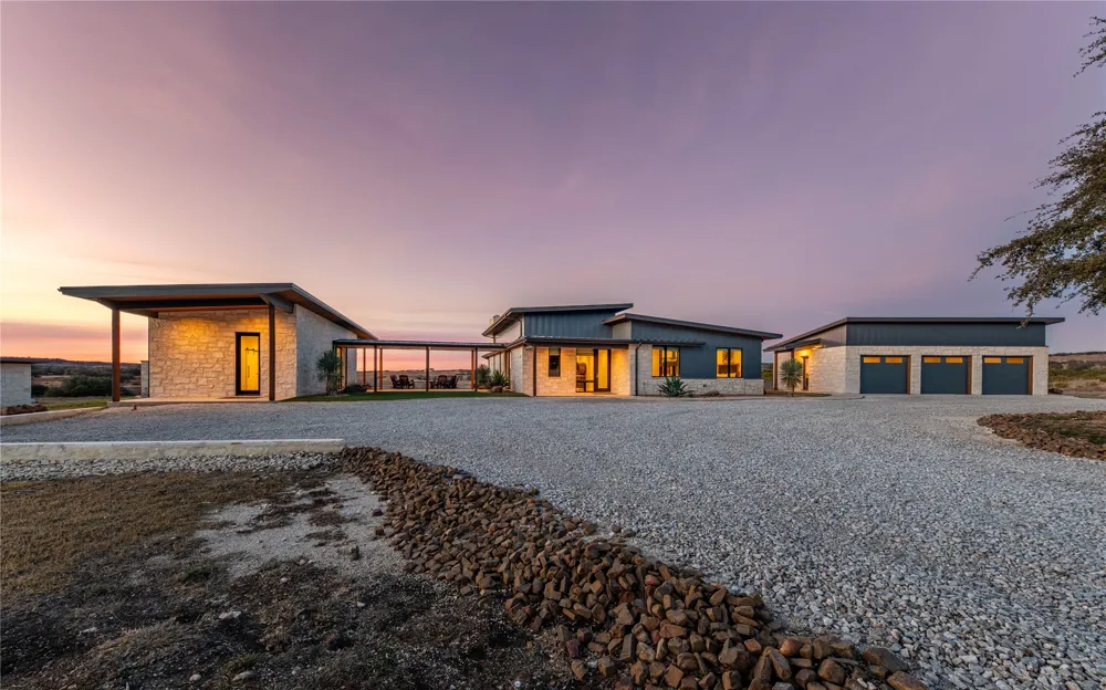 1402 PR 21 Glen Rose, TX 76690
