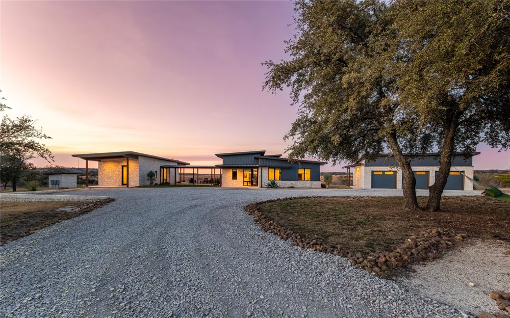 1402 PR 21 Glen Rose, TX 76690