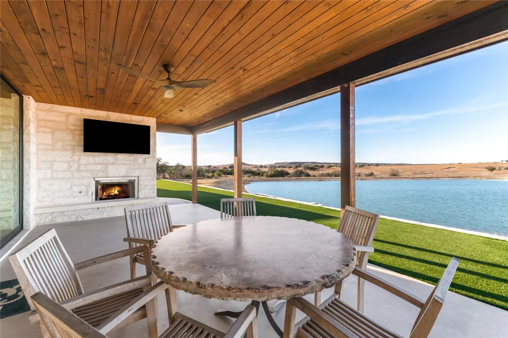 1402 PR 21 Glen Rose, TX 76690