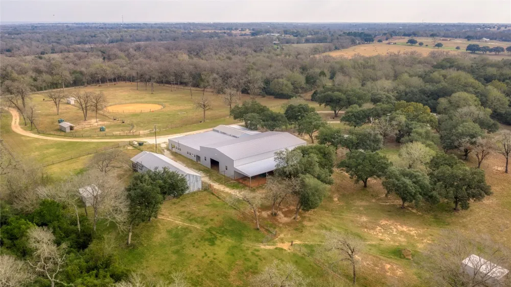 8775 Lone Star Road Washington, TX 77880