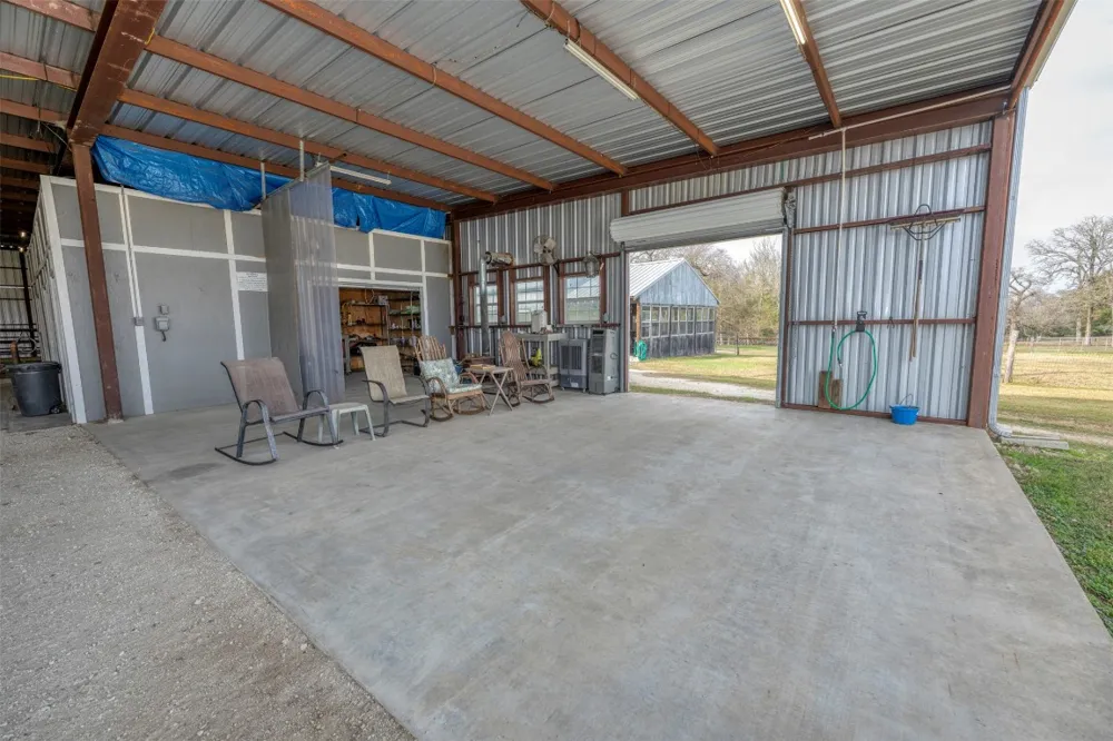 8775 Lone Star Road Washington, TX 77880