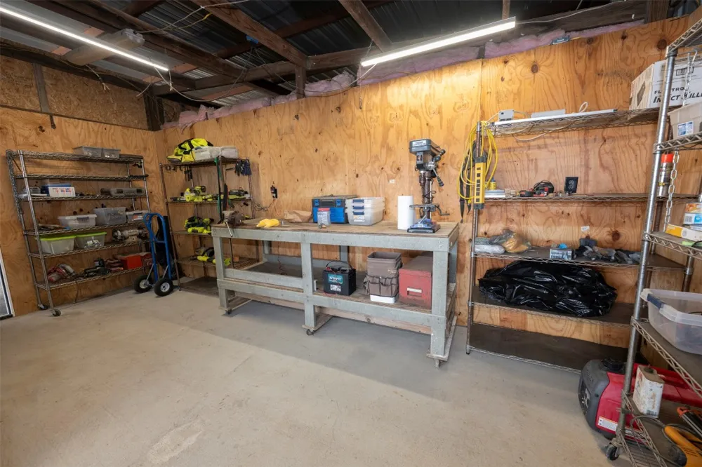8775 Lone Star Road Washington, TX 77880