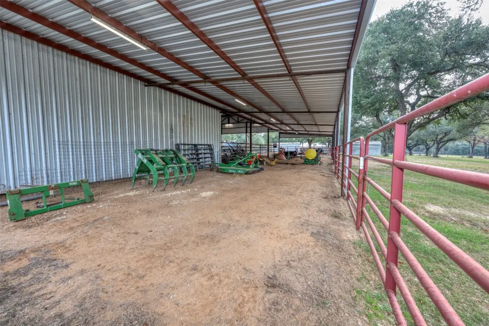 8775 Lone Star Road Washington, TX 77880