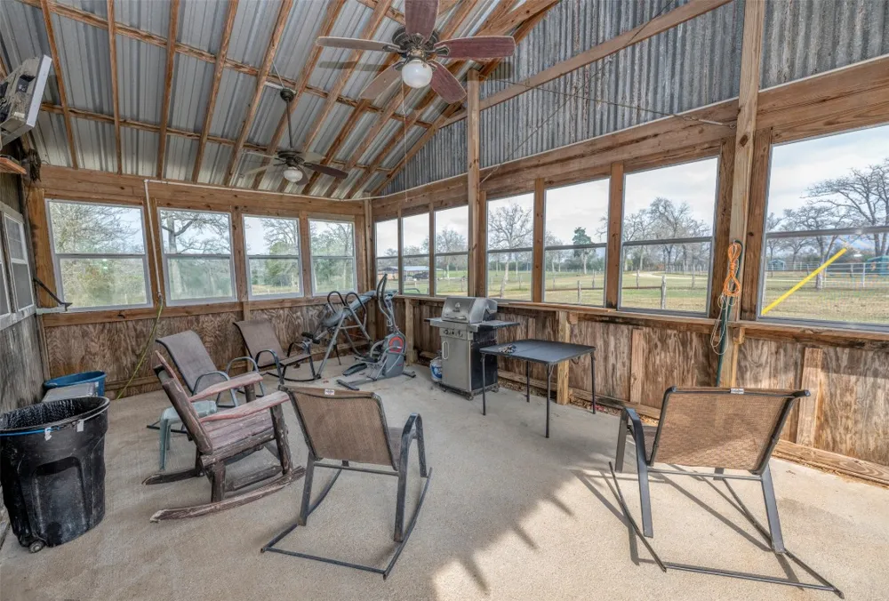 8775 Lone Star Road Washington, TX 77880