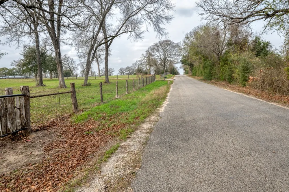 8775 Lone Star Road Washington, TX 77880