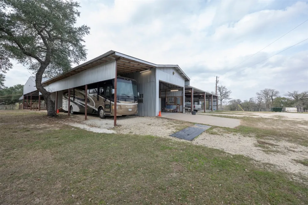 8775 Lone Star Road Washington, TX 77880