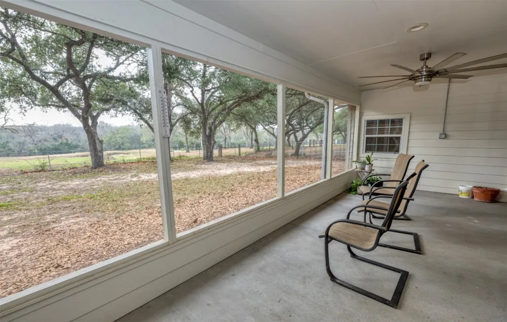 8775 Lone Star Road Washington, TX 77880