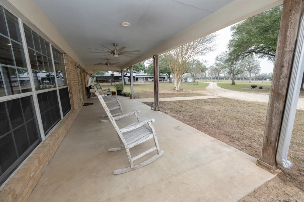 8775 Lone Star Road Washington, TX 77880