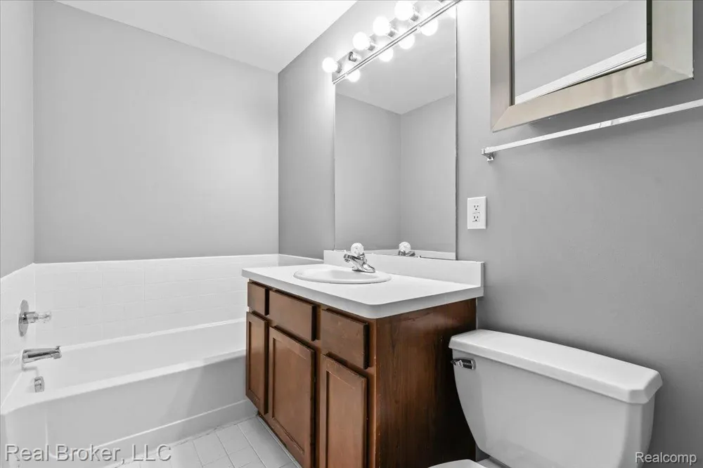 1546 Devon Lane Troy City, MI 48084