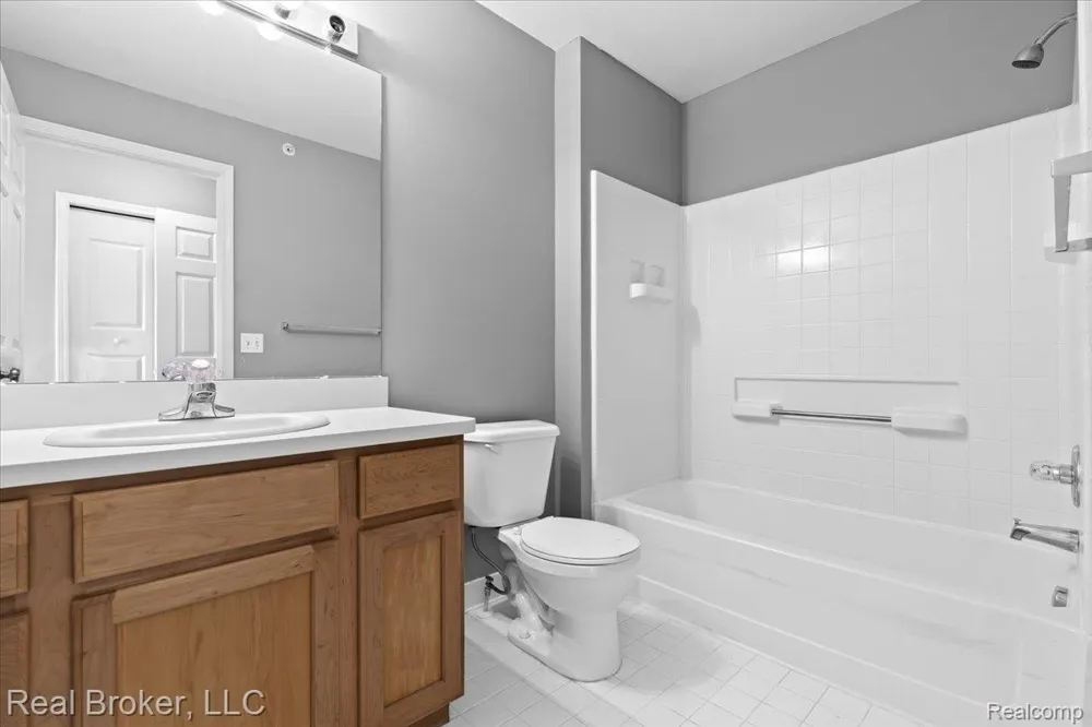 1546 Devon Lane Troy City, MI 48084