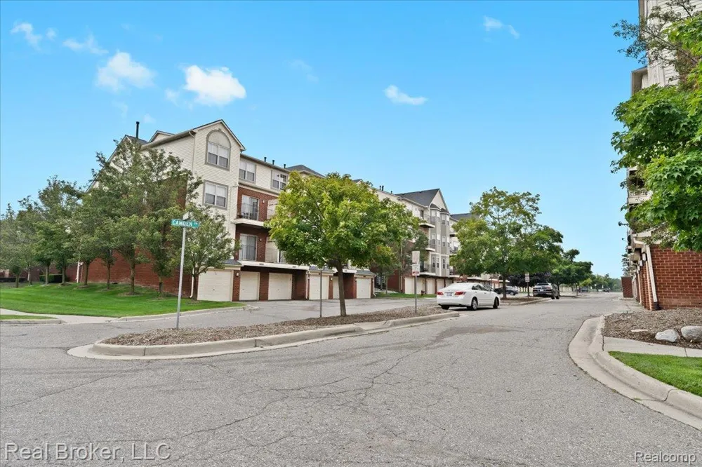 1546 Devon Lane Troy City, MI 48084
