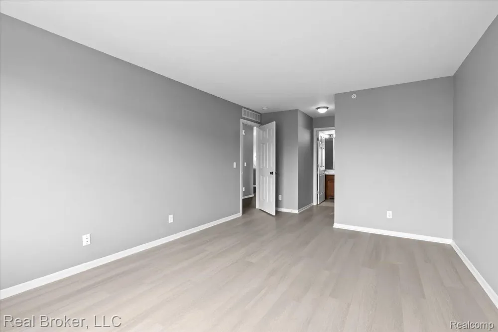 1546 Devon Lane Troy City, MI 48084