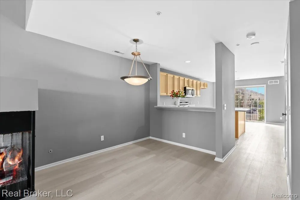 1546 Devon Lane Troy City, MI 48084
