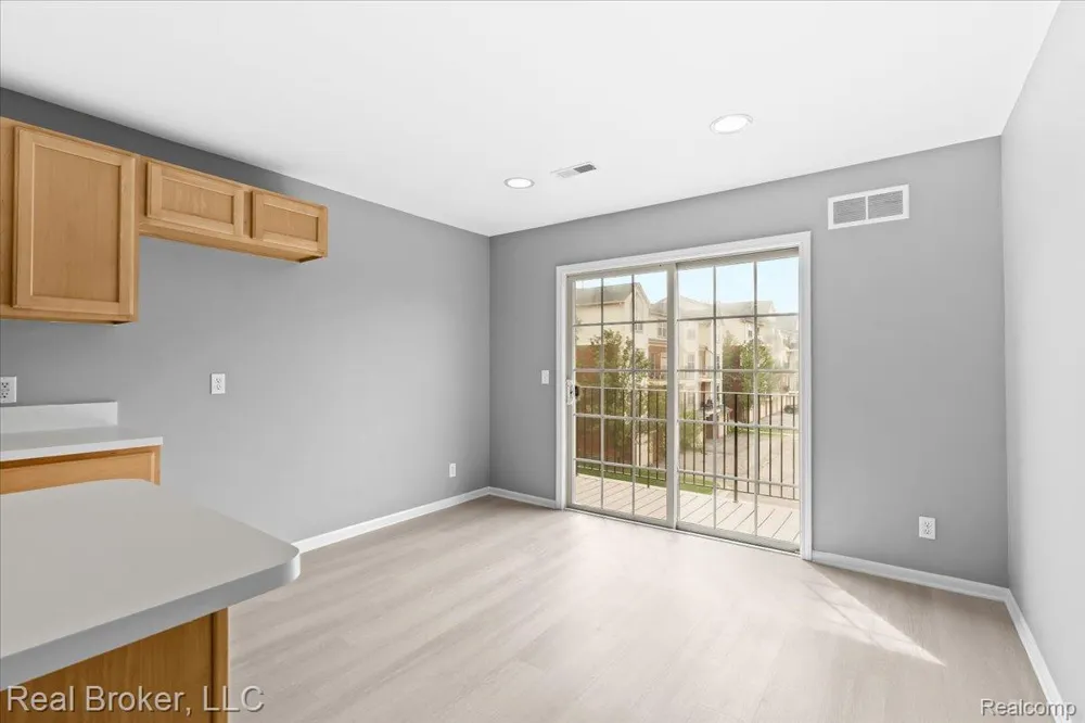 1546 Devon Lane Troy City, MI 48084