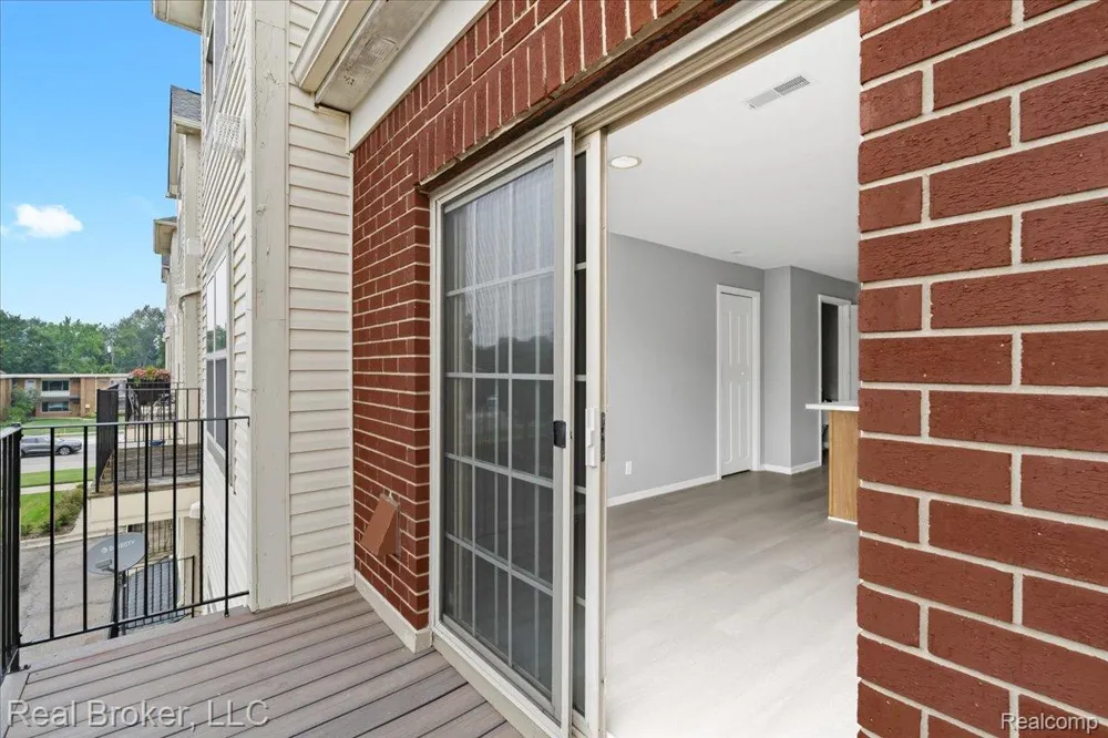 1546 Devon Lane Troy City, MI 48084