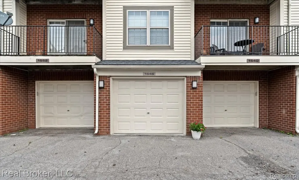 1546 Devon Lane Troy City, MI 48084