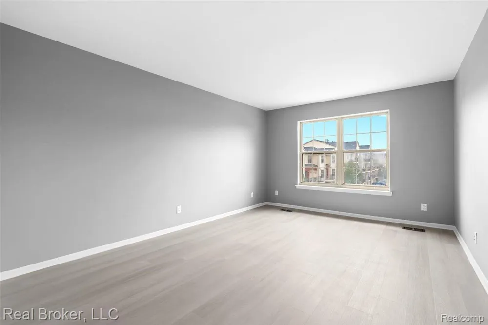 1546 Devon Lane Troy City, MI 48084