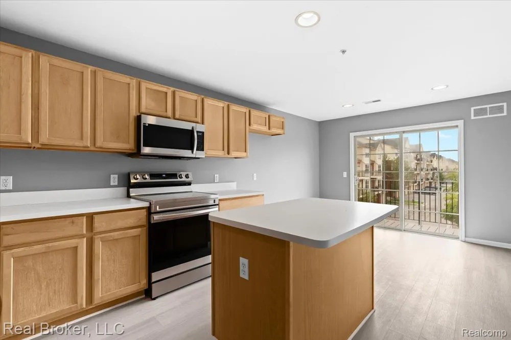 1546 Devon Lane Troy City, MI 48084