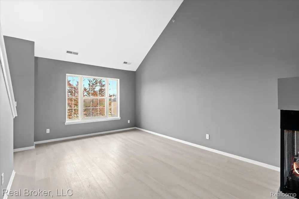 1546 Devon Lane Troy City, MI 48084
