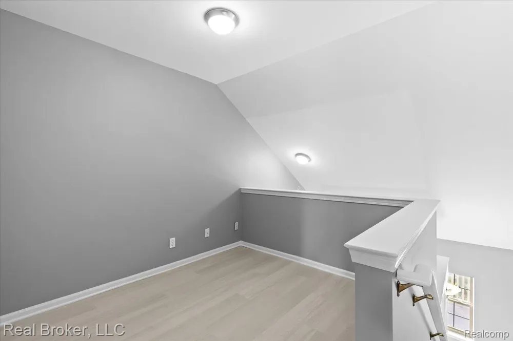 1546 Devon Lane Troy City, MI 48084