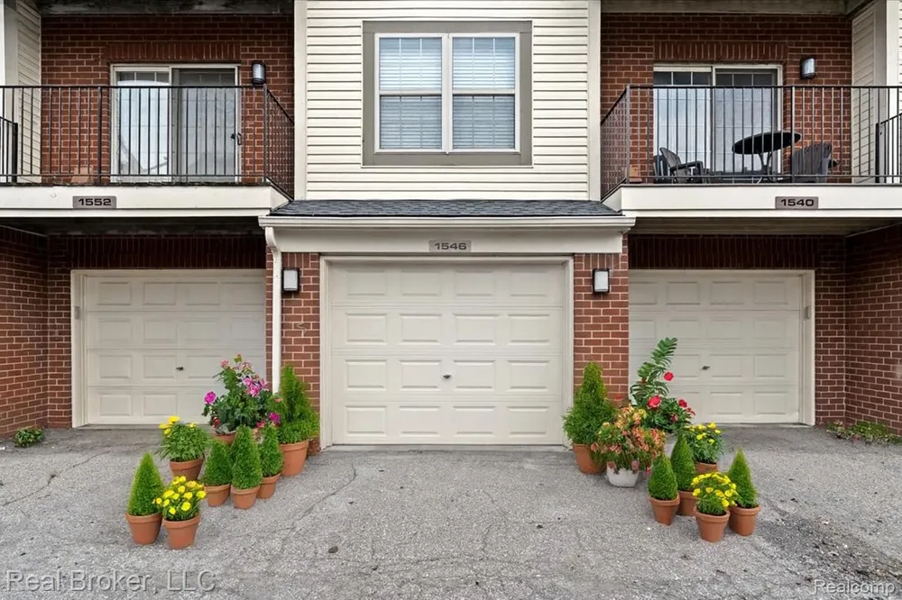 1546 Devon Lane Troy City, MI 48084