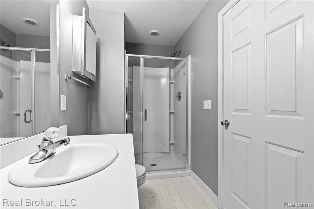 1546 Devon Lane Troy City, MI 48084