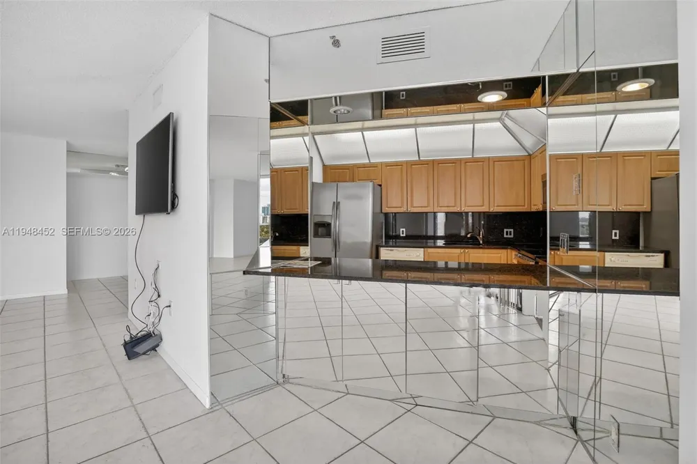 20281 E Country Club Dr #405 Aventura, FL 33180