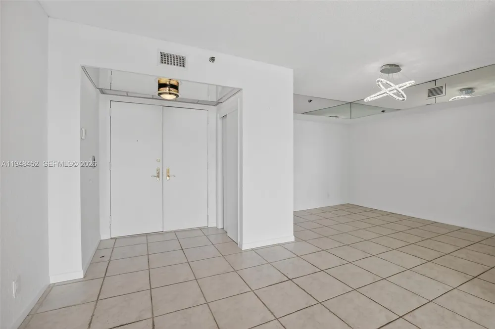 20281 E Country Club Dr #405 Aventura, FL 33180