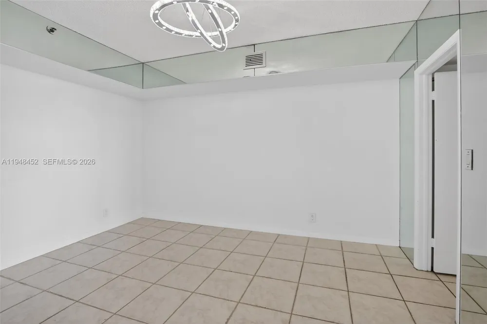 20281 E Country Club Dr #405 Aventura, FL 33180