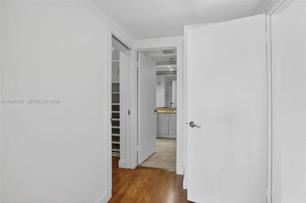 20281 E Country Club Dr #405 Aventura, FL 33180