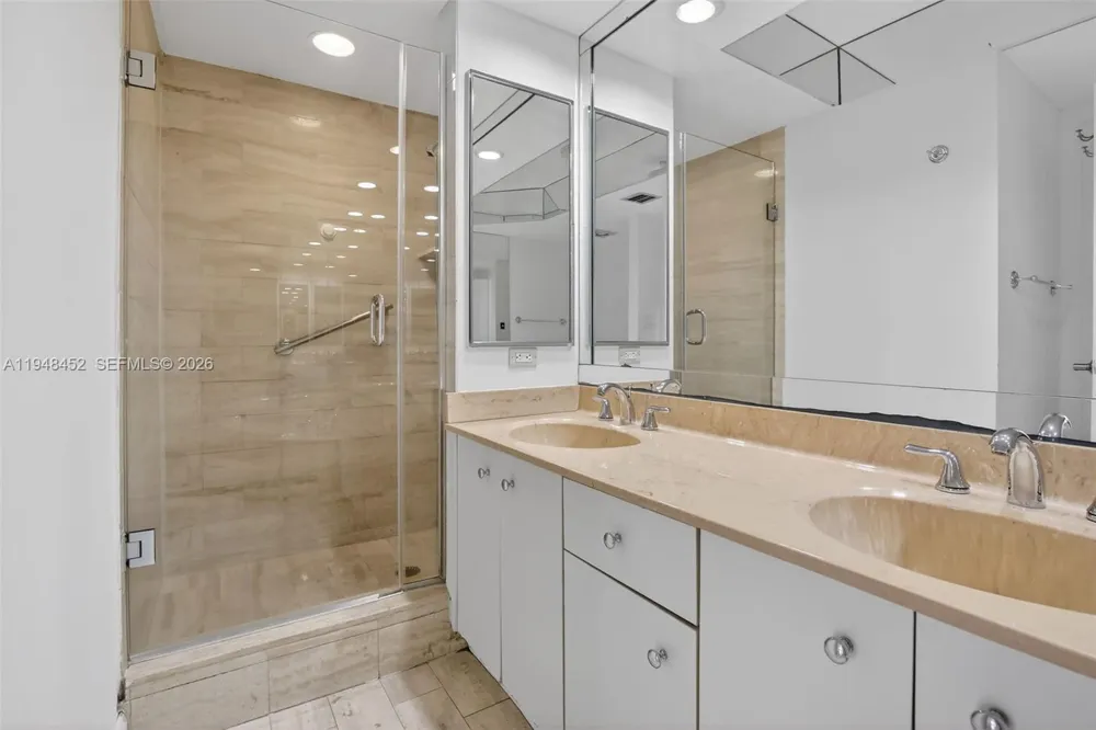 20281 E Country Club Dr #405 Aventura, FL 33180