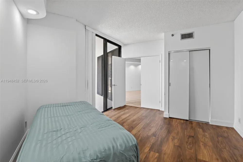 20281 E Country Club Dr #405 Aventura, FL 33180
