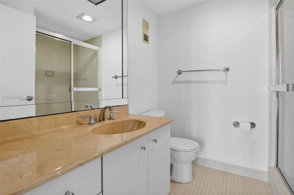20281 E Country Club Dr #405 Aventura, FL 33180