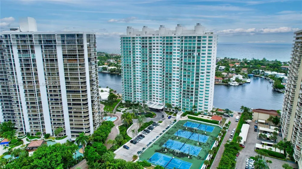 20281 E Country Club Dr #405 Aventura, FL 33180