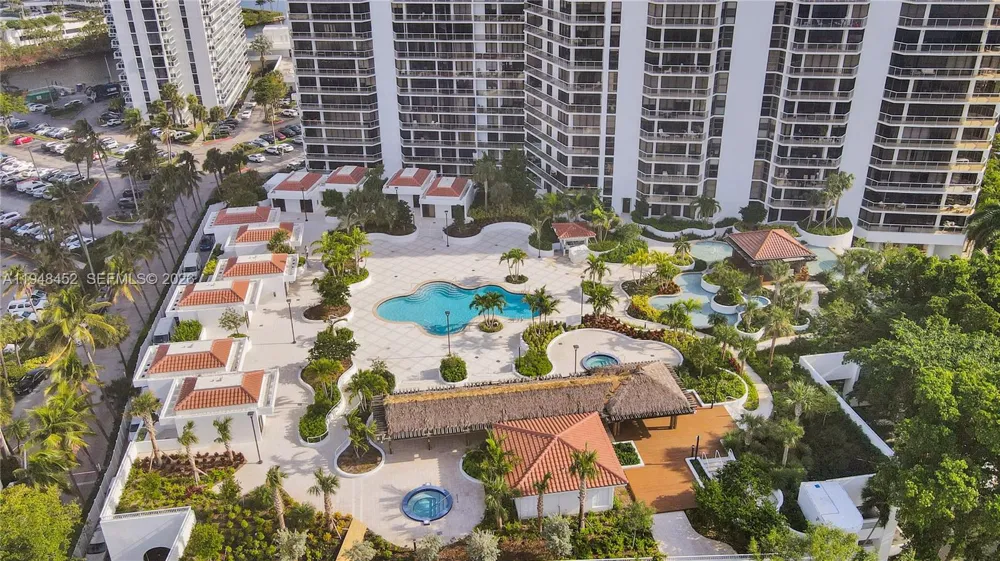 20281 E Country Club Dr #405 Aventura, FL 33180
