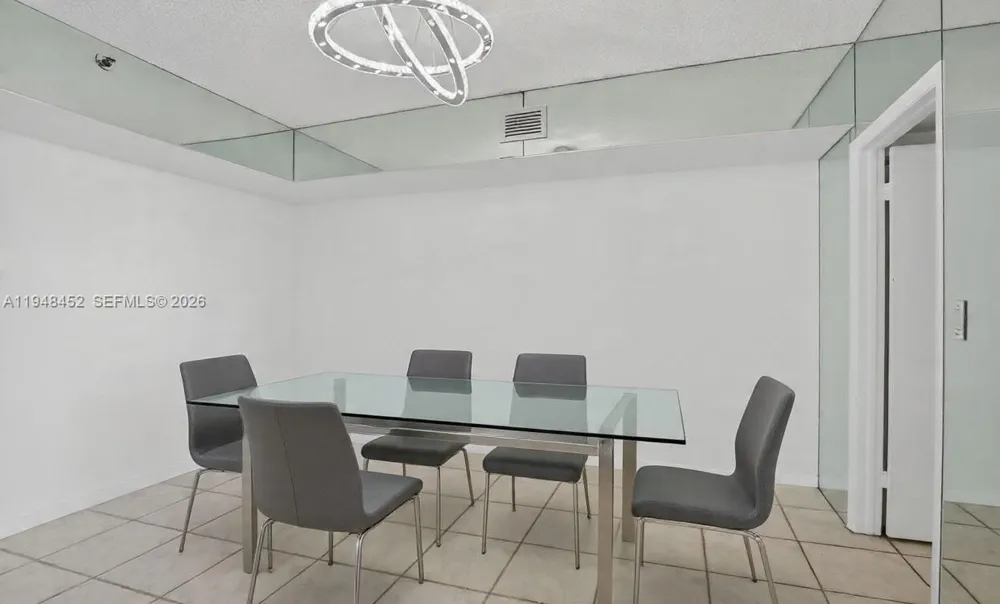 20281 E Country Club Dr #405 Aventura, FL 33180