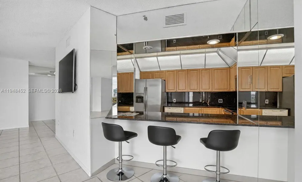 20281 E Country Club Dr #405 Aventura, FL 33180