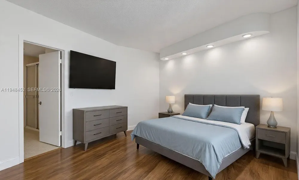 20281 E Country Club Dr #405 Aventura, FL 33180