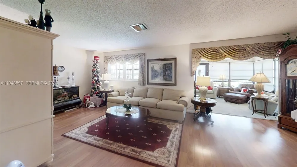 1527 Edgewater Circle Fort Myers, FL 33919