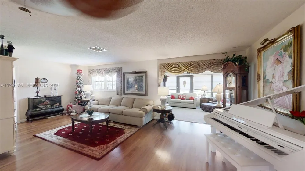 1527 Edgewater Circle Fort Myers, FL 33919