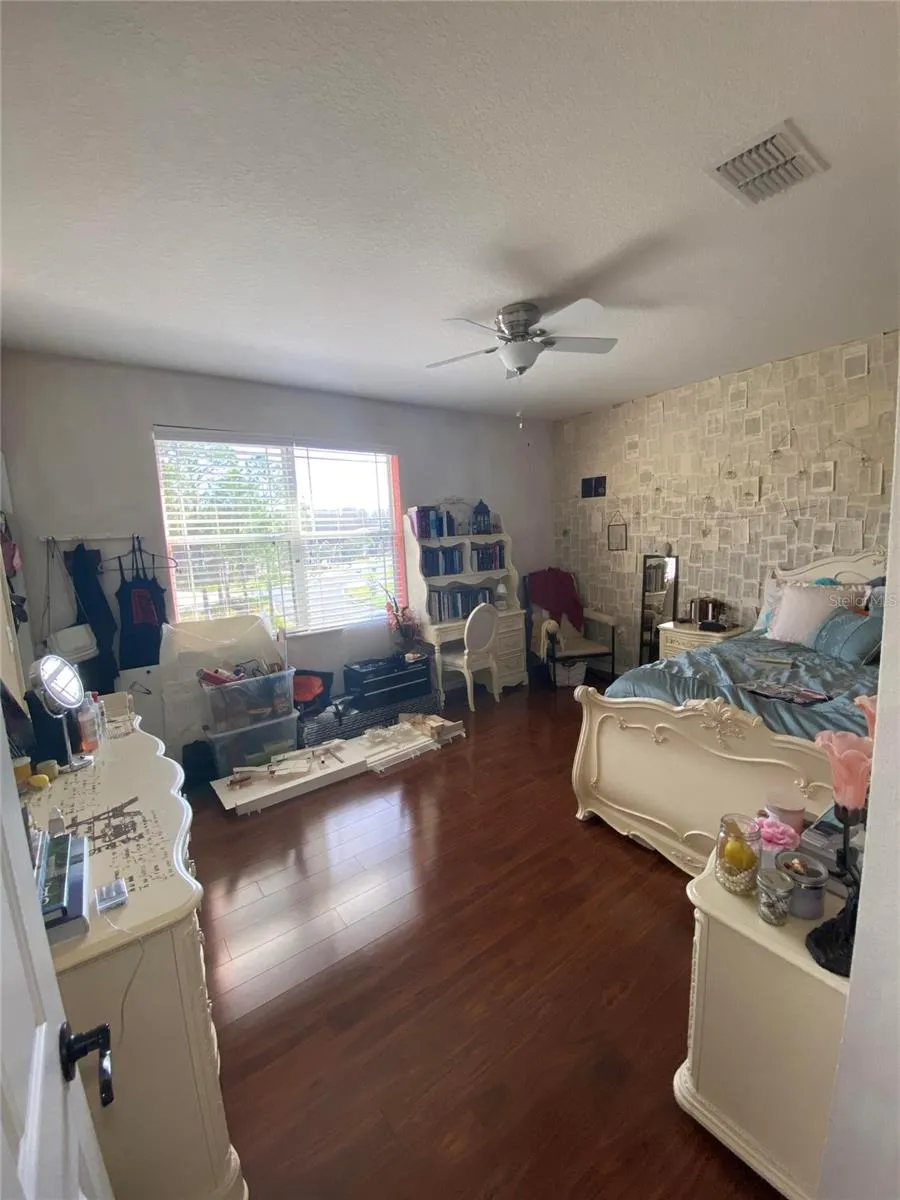 10503 PALM COVE AVENUE Tampa, FL 33647