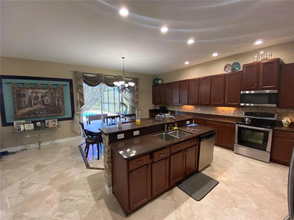 10503 PALM COVE AVENUE Tampa, FL 33647