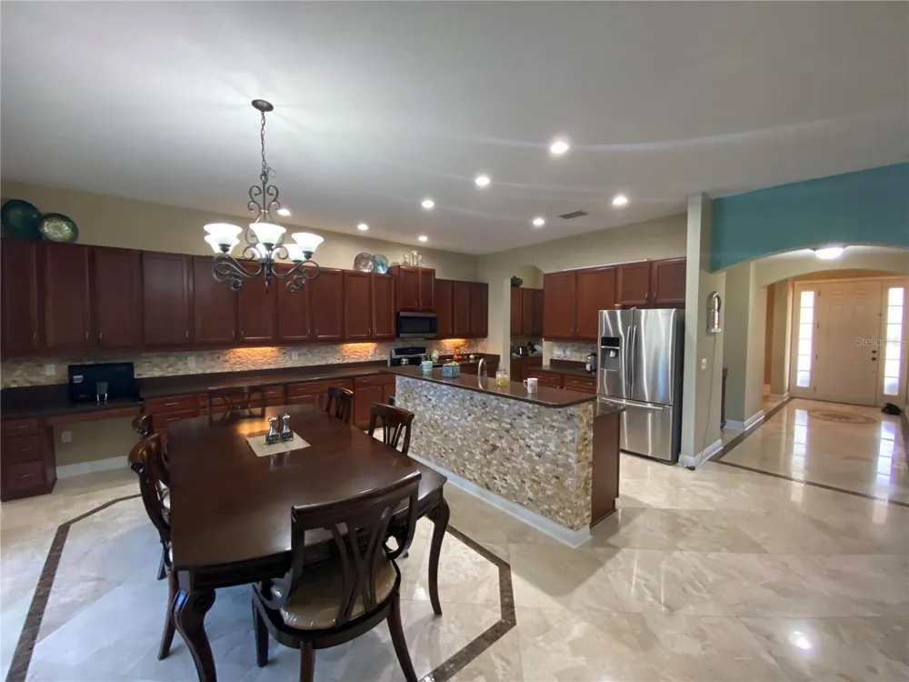 10503 PALM COVE AVENUE Tampa, FL 33647