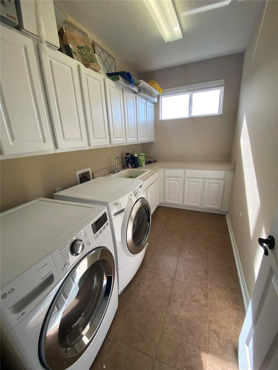 10503 PALM COVE AVENUE Tampa, FL 33647