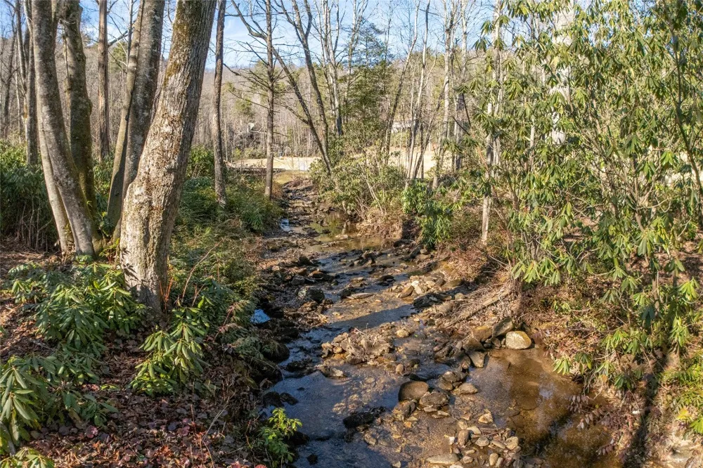 L 9A R Old Mine Point Lake Toxaway, NC 28747