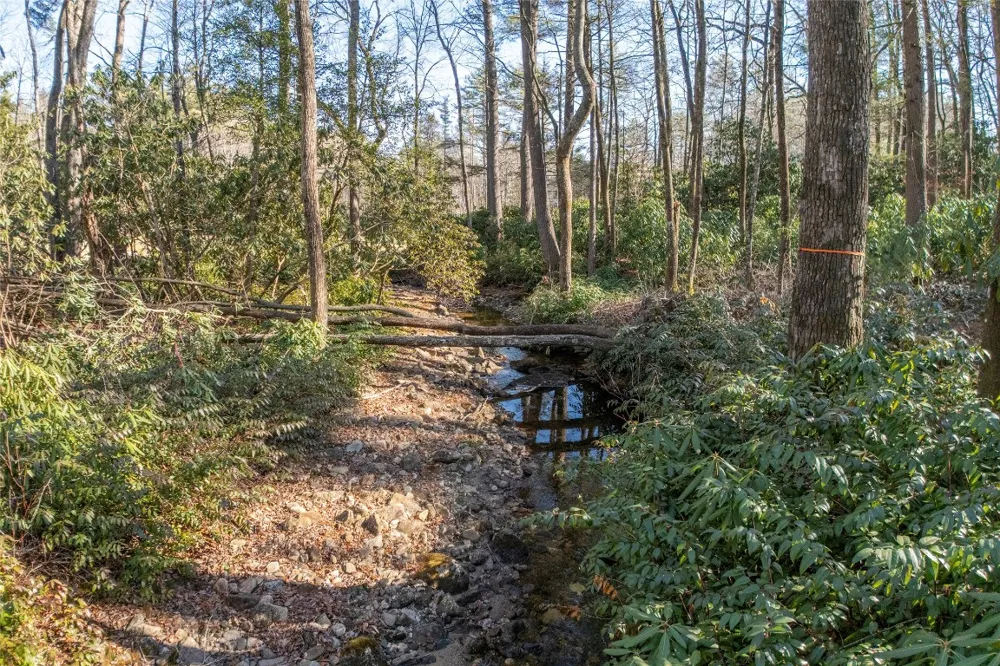 L 9A R Old Mine Point Lake Toxaway, NC 28747