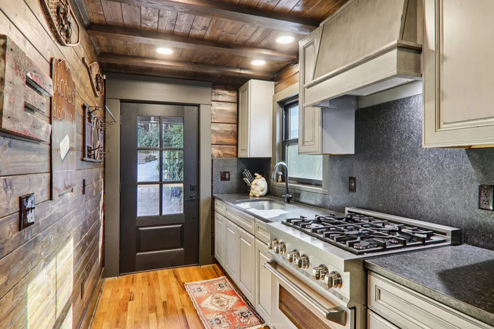 408 Little Elbow Mountain Road Lake Toxaway, NC 28747