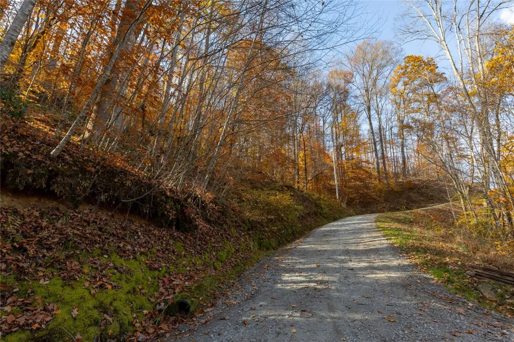 107 Vistawilla Drive Glenville, NC 28736